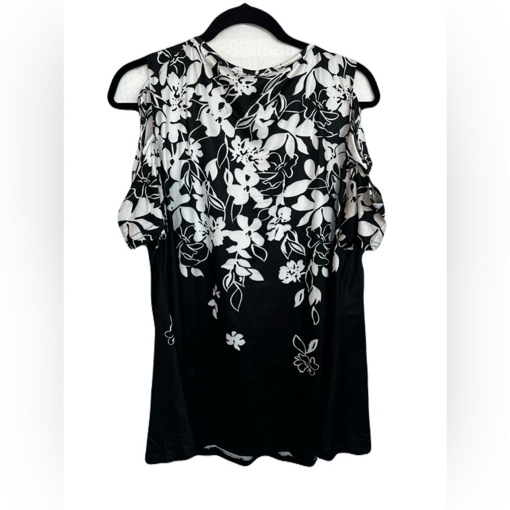 🖤 Women’s 3XL Black & White Floral Top w/ Ladder Sleeves 🖤 - Picture 2 of 7